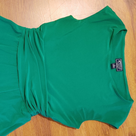 Beautiful green dress - Picture 4 of 4